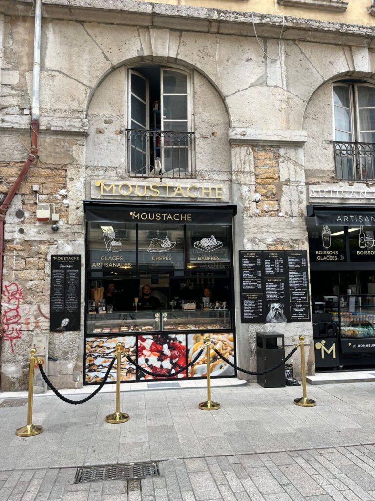Lyon Ouverture moustache artisan glacier