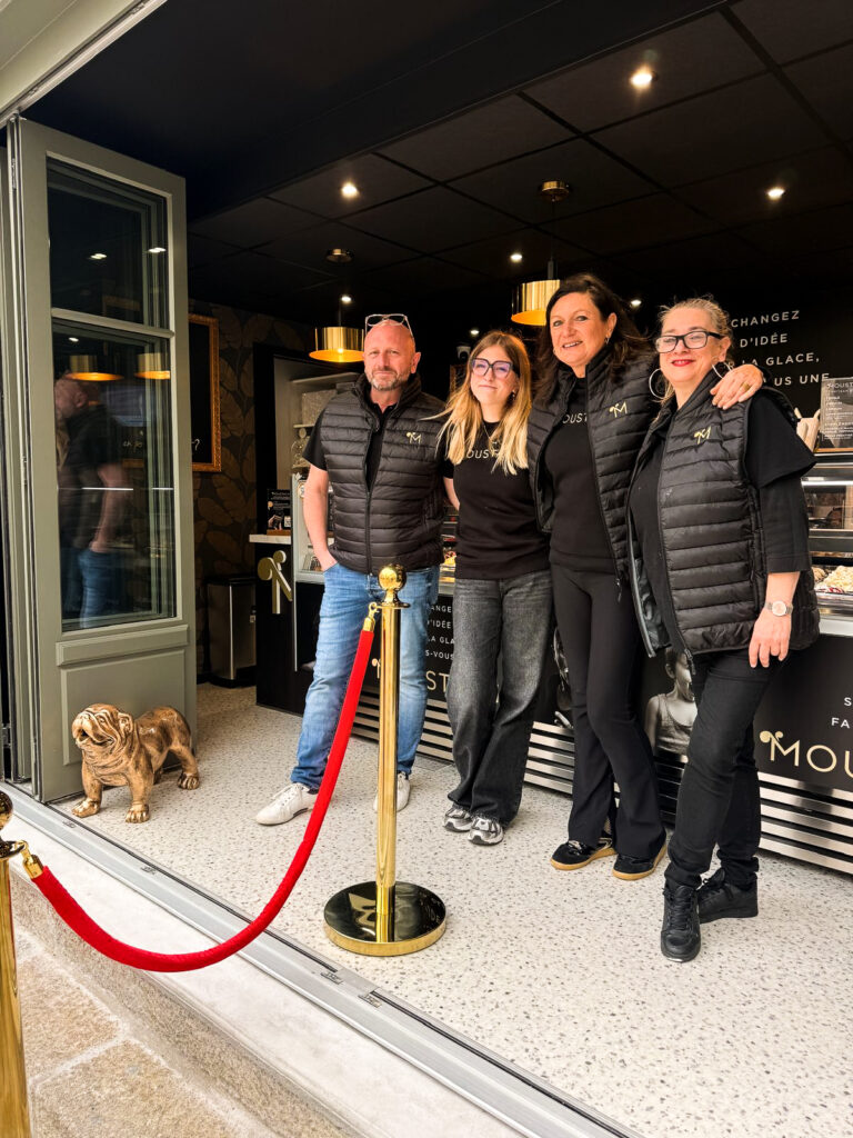 L'équipe de Moustache Fougères avec Sylvie Bondil, créatrice et créatrice des Glaces Moustache